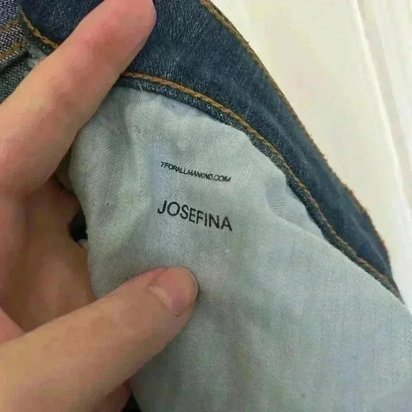 7 for all Mankind Josefina Boyfriend jeans. Size 28. Button fly - Picture 7 of 12